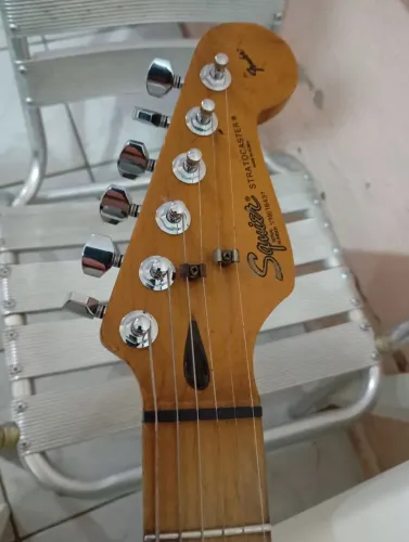 Guitarra strato Squier