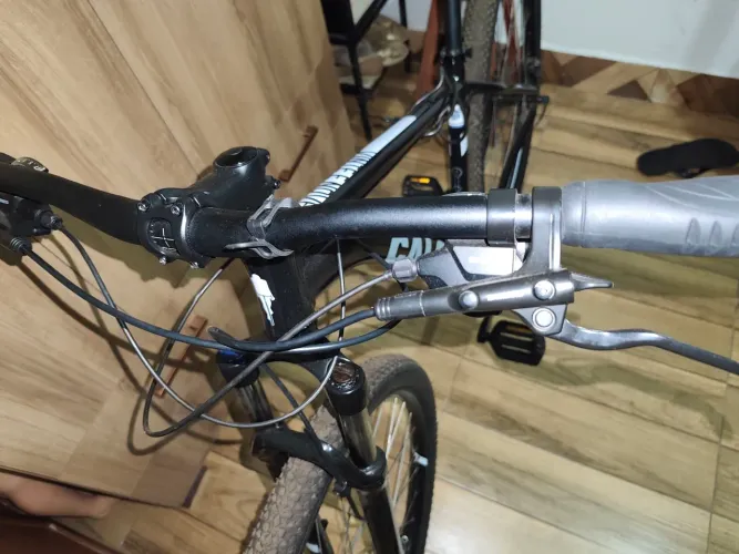 Bicicleta Caloi freios hidráulico amortecedor com trava 27v quadro 17