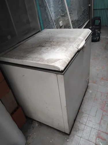 Freezer para descarte e doação.