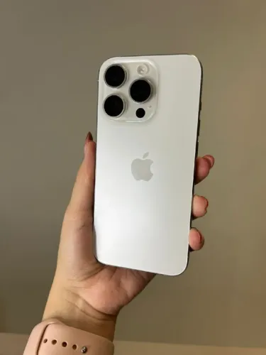 iPhone 15 Pro 256GB Branco - Seminovo - 86% Bateria - Retirada em Loja Física em BH