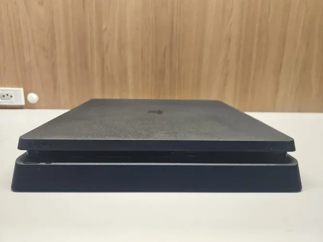 PS4 Slim 1TB + 2 Controles originais + jogos