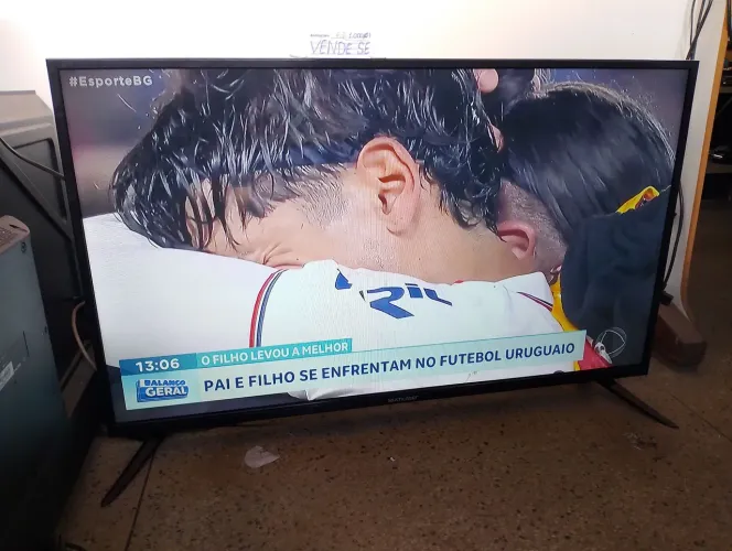 Vende-se uma tv 43 polegada Multilaser no interior de Goiânia cidade Hidrolândia...
