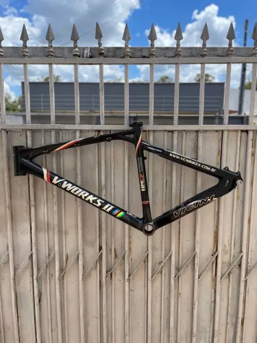 Quadro MTB em Carbono aro 26