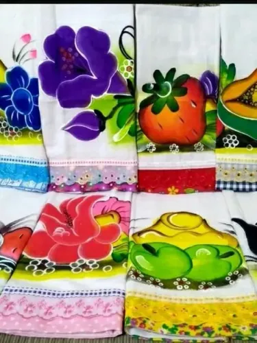 Panos de pratos pintados a mão com bordados e bico inglês