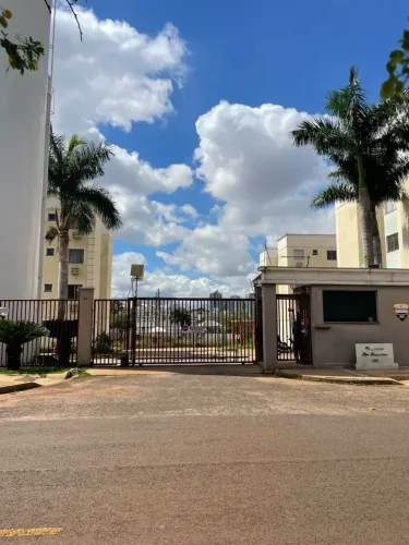 Apartamento Térreo com Sacada e Suíte