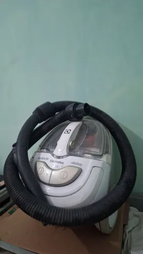 Aspirador de Pó Electrolux Mobi MBL10 1200W