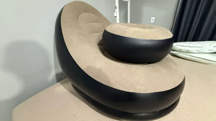 Vendo sofá inflável com PUF - novidade