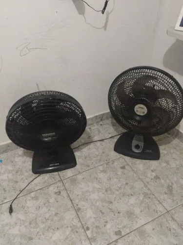 Ventilador de 40 os dois um Arno e mondial 250