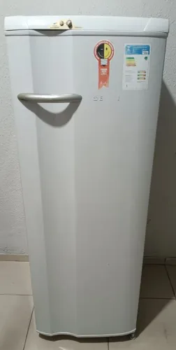Geladeira Eletrolux gelo seco muito bem conservada