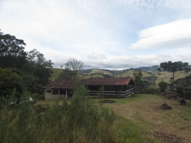 sítio de 5,9 hectares, em Camanducaia MG estrada alternativa para monte verde