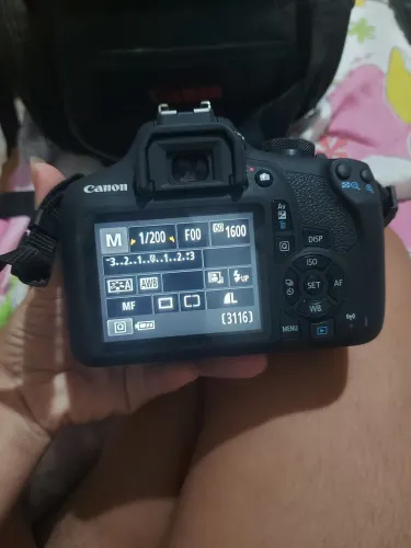Vendo cânon t7 não faço envios a pessoa precisa vir buscar e não a baixo o preço