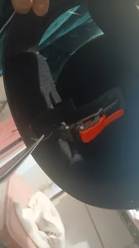 Capacete novo na caixa