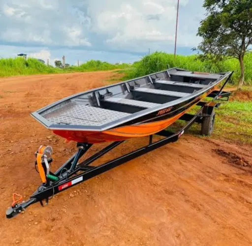 Barco de pesca Durão speed 600 laranja com preto edicao especial com carretinha 