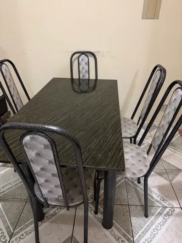Mesa com 6 cadeiras