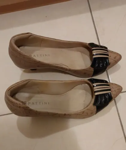 Sapato bege novo impecável número 36, pelica.