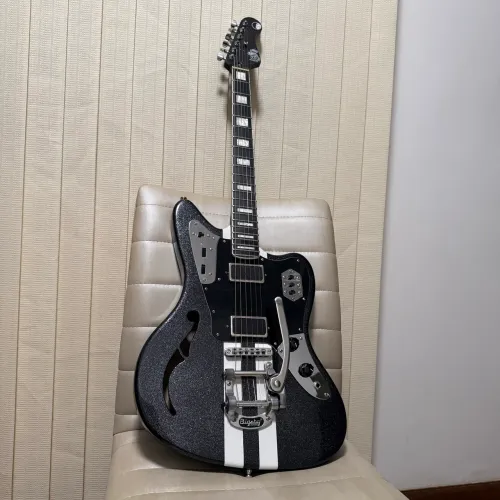 Guitarra Aslan Noah Preto Sparkle - Caps Customy+Escala Ebano+Bigsby+Tarraxas Gotoh Trava!