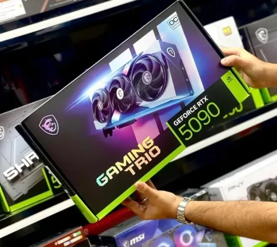 Placa de vídeo MSI Gaming Trio GeForce Rtx 5090 Lacrada