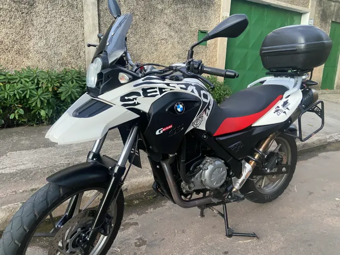 Moto impecável