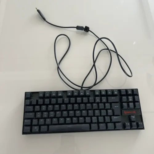 Teclado gamer RedDragon com iluminação