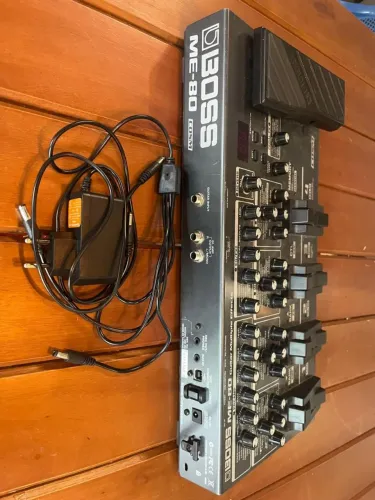 Pedal de efeito Boss Guitar Multiple Effects ME-80 preto