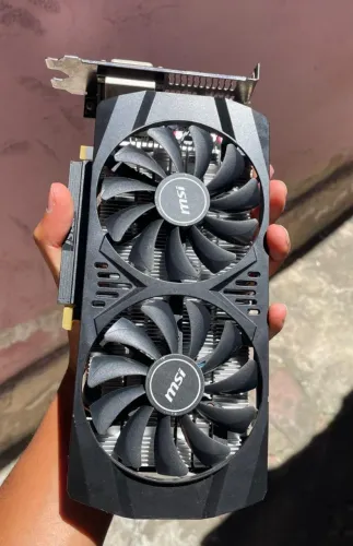Placa de Vídeo AMD Radeon RX 570 8GB GDDR5 - Excelente estado