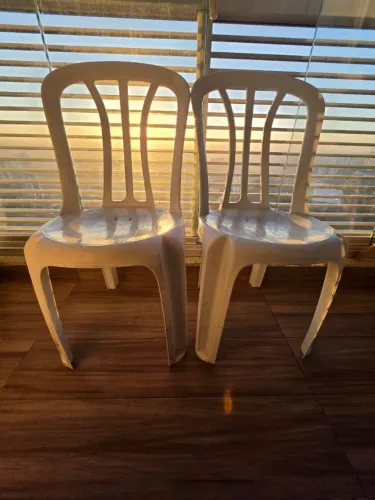 Cadeira de plástico branca s/ braço