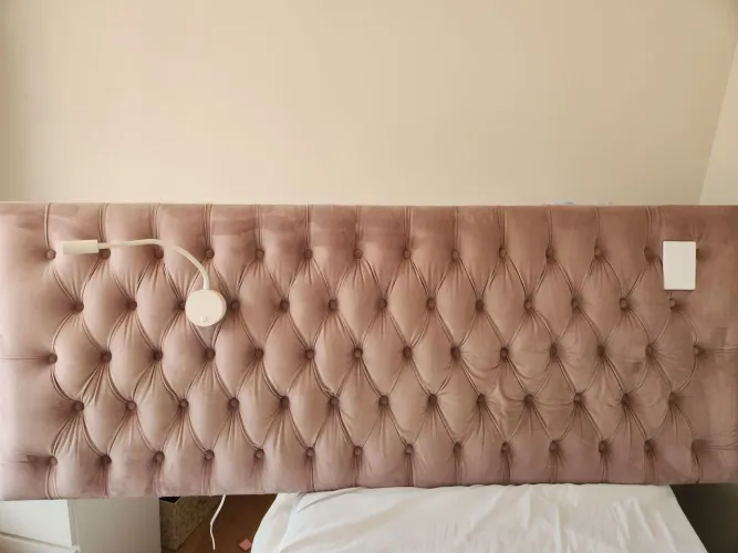 Cabeceira de cama em veludo