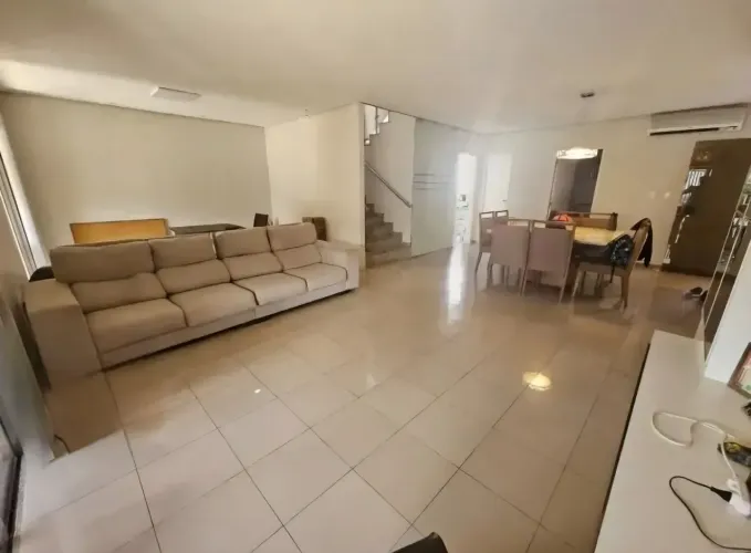 Condomínio Parque Aripuanã Casa Duplex com 2 suíte e 2 quartos.Piscina. Completa