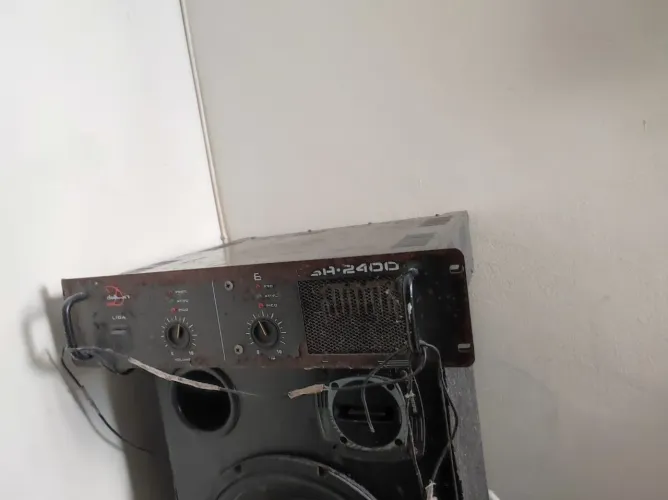 VENDE-SE CAIXA DE SOM + AMPLIFICADOR ?<br>