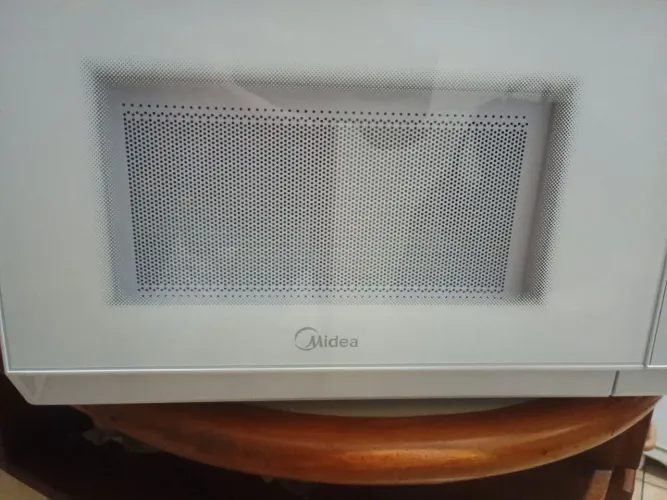 Vendo microondas novo, marca Midea, 20 litros, R$ 300