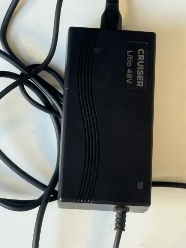 Carregador de bateria Lev Cruiser 48V Original