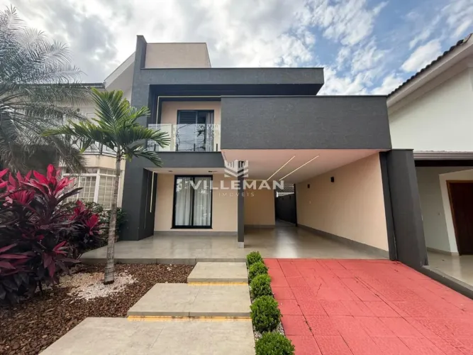 Sobrado à venda em Maringá, Zona 08, com 3 quartos, com 170 m², Petit Village