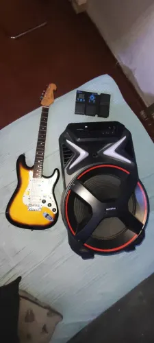 Guitarra e Pedaleira + Caixa de Som