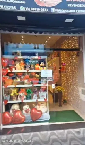 Montagem para loja de presentes com estoque e máquinas