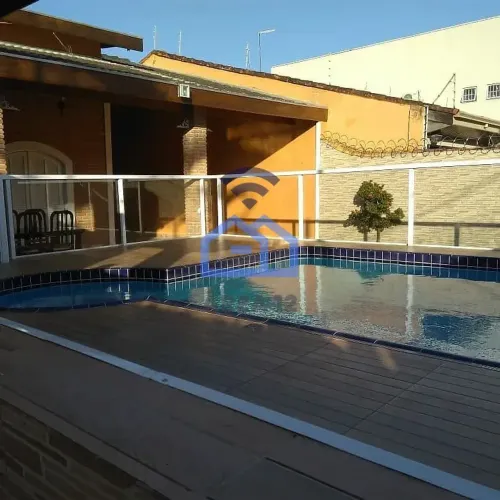 Casa com edícula à venda no bairro da Martim de Sá em Caraguatatuba, SP - Com piscina e ár