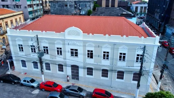 ALUGO CASARÃO RESTAURADO