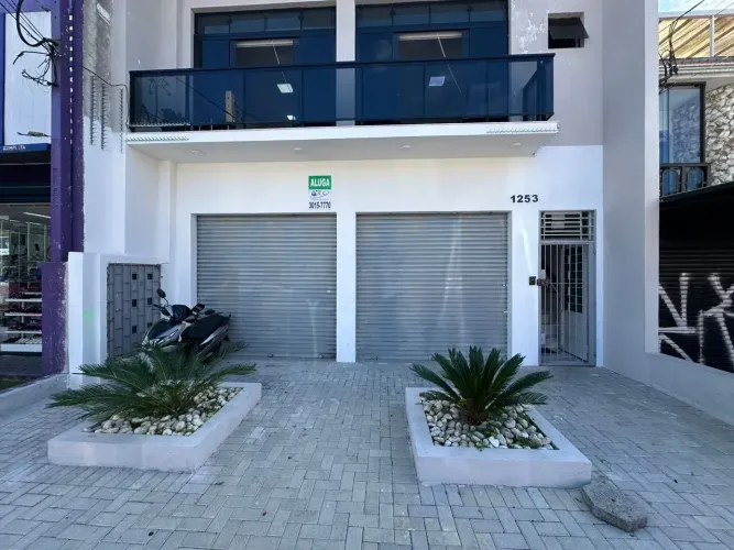 RC Imoveis Aluga sala comercial no Sitio Cercado
