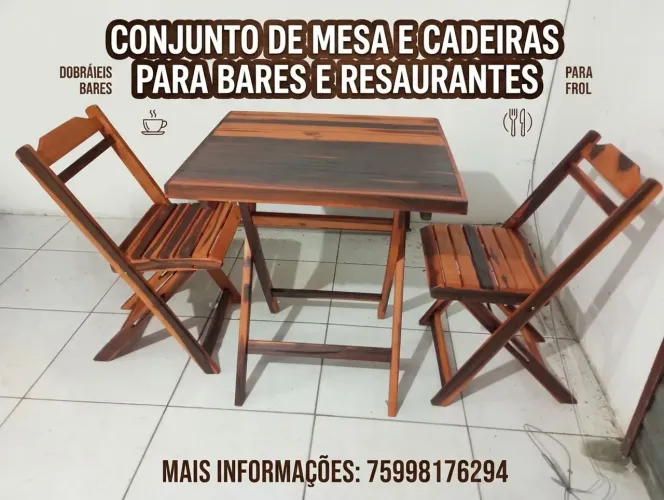Conjunto de mesa e quatro cadeiras dobráveis madeira para bar e restaurante