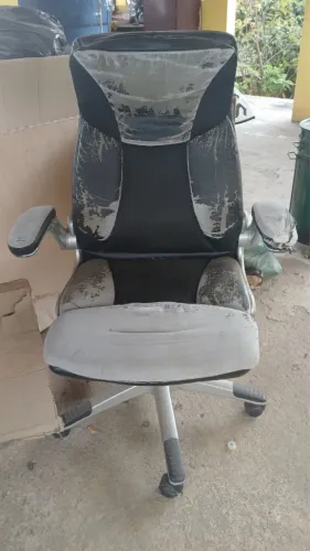 CADEIRA DE ESCRITÓRIO GIRATÓRIA