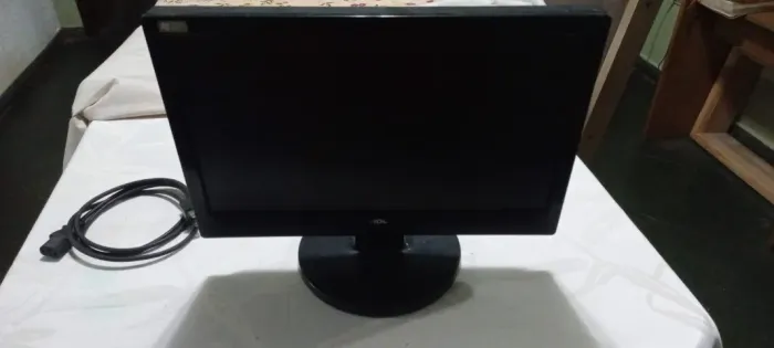 monitor LCD compacto de 15,6 polegadas