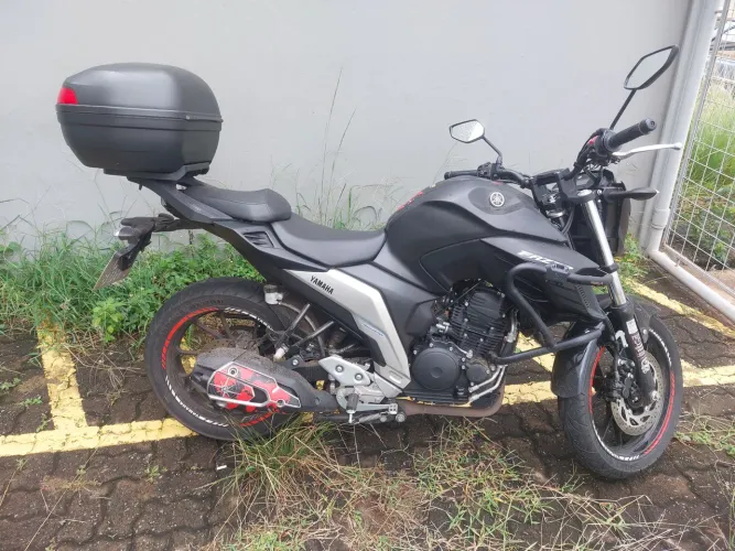 Fazer 250cc 2023 com 11 mil km