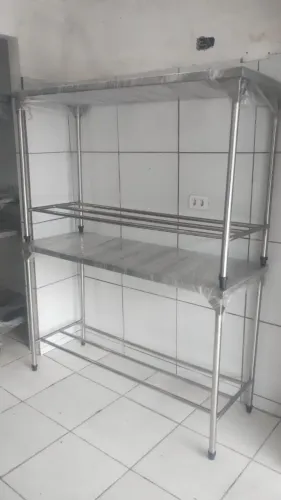 Bancada medindo 1.40x55 em aço inox