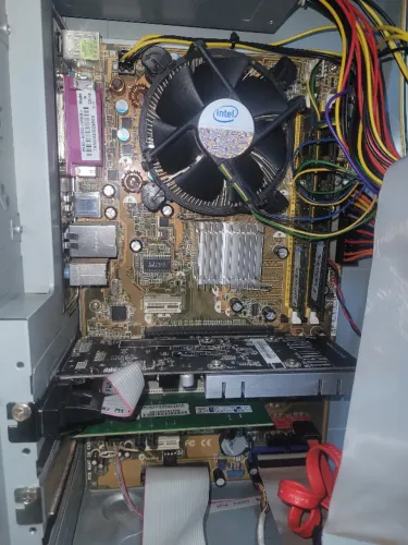 ASUS P5LD2-X/1333 + Core 2 Duo E4500 + 4GB DDR2 + Placa Vídeo 8400GS + Rede 1000MB
