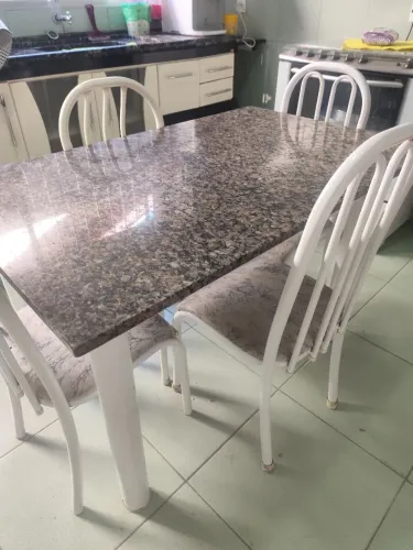 Mesa com cadeira