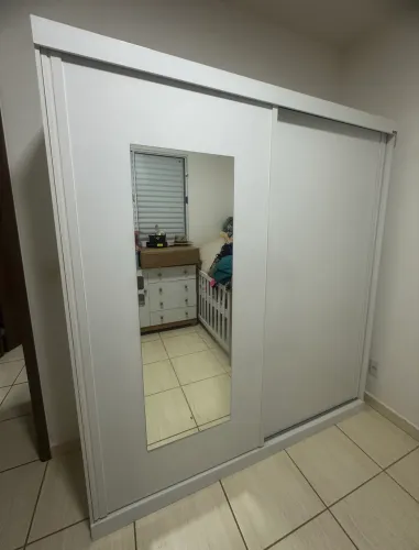 Vendo guarda roupa 100% MDF portas de correr.