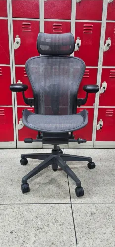 Cadeira Herman Miller New Aeron B completa com apoio de cabeça Atlas
