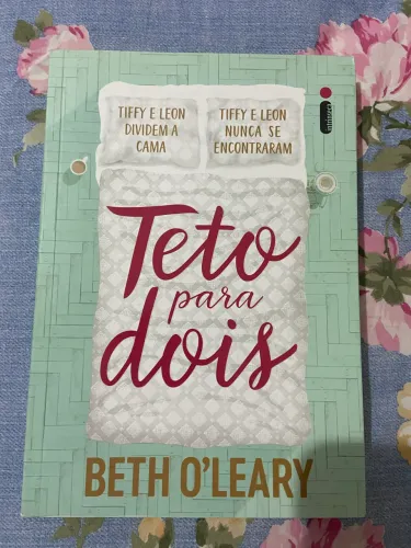 Livro Teto para dois - Apenas 1 Leitura - Super Conservado.