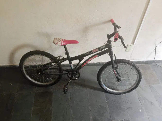 Estou anunciando Bicicleta feminina aro 20 semi nova R$350 reais 
