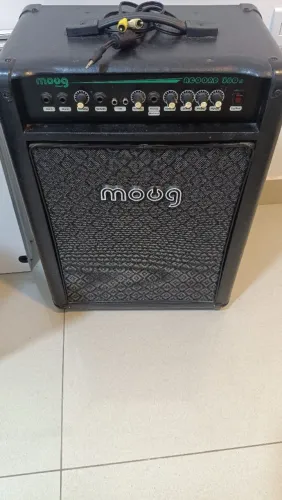 Caixa amplificada,para teclado, violão e etc...