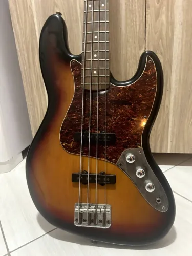 Baixo Jazz Bass Squier Fender